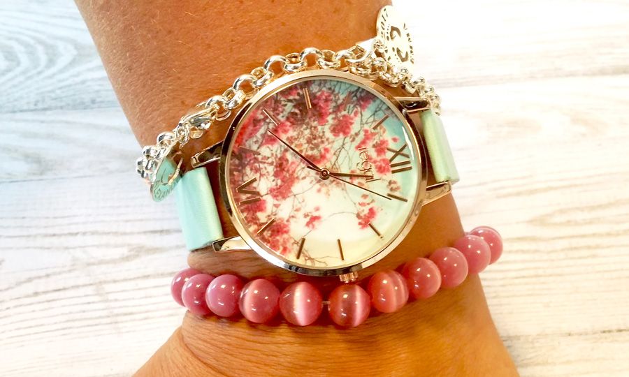 Bead bracelet with clock combination